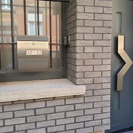 Chambre et sdb au 4ème étage et chambre et sdb au 2ème étage Bruxelles Extérieur photo