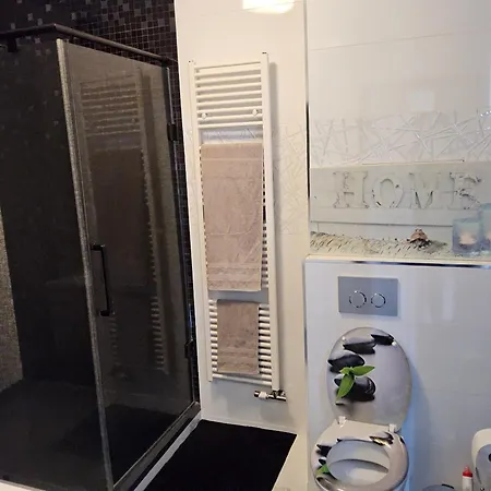 Chambre et sdb au 4ème étage et chambre et sdb au 2ème étage Bruxelles Extérieur photo