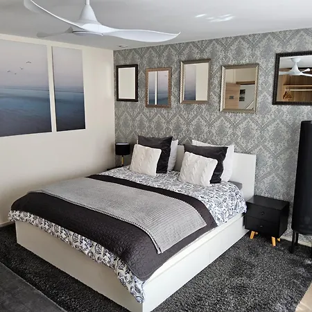 Chambre et sdb au 4ème étage et chambre et sdb au 2ème étage Bruxelles Extérieur photo
